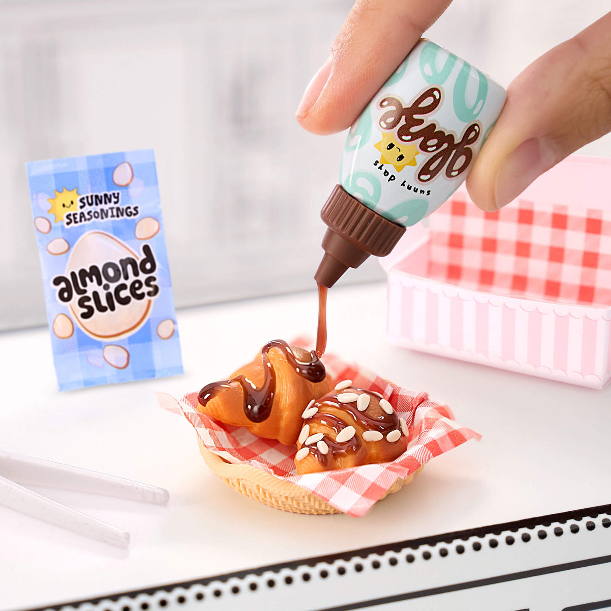 MGA's Miniverse Make It Mini Cafe Series 4 - 6 Pack Mini Collectibles