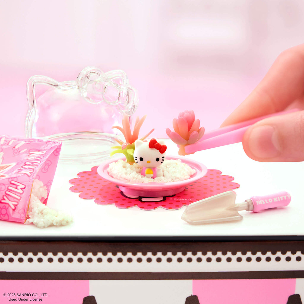MGA's Miniverse Make It Mini Hello Kitty® and Friends Series 2- 6 Pack Mini Collectables